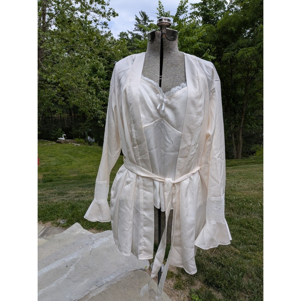 Dazy OXL 3 Pc Pajama Set Robe Plus Bridal Vacation Ivory Satin Lace Bell Sleeve